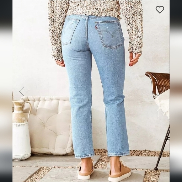 Levi's 501 Cropped Distressed Jeans - Picture 3 of 10
